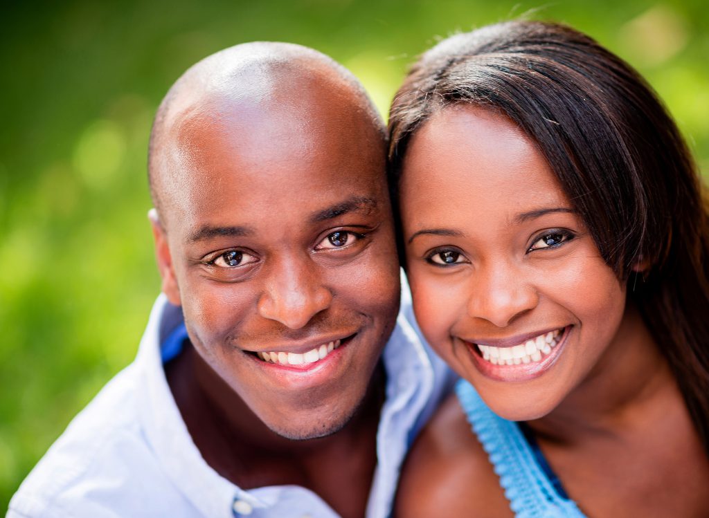Findyello article on cheap ways to whiten your teeth image smiling couple.