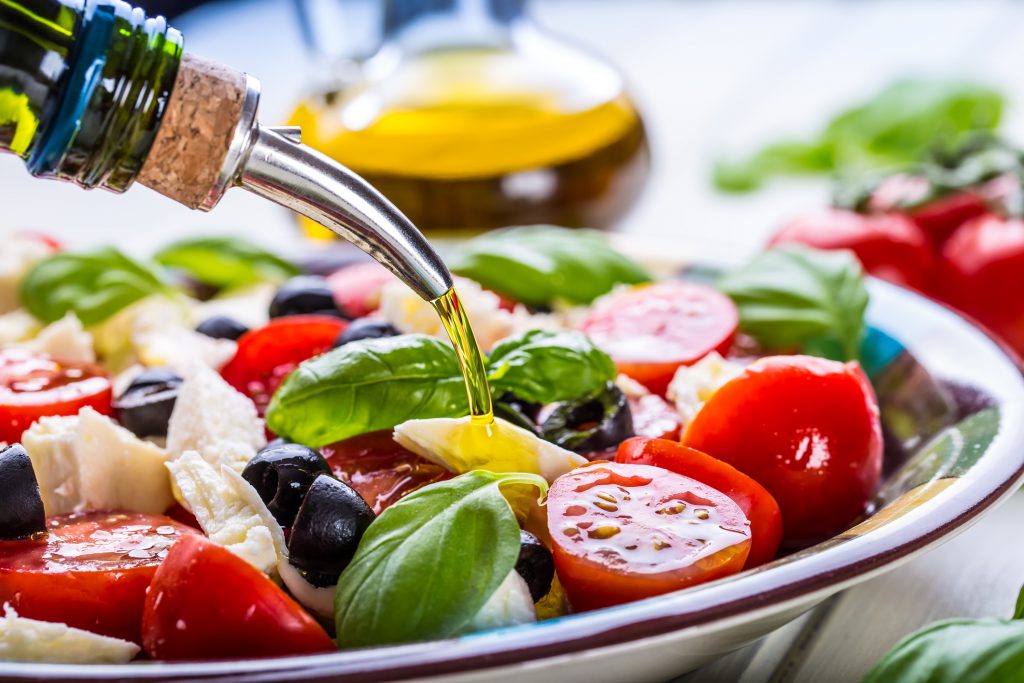 Findyello article on best cooking oils image shows a Mediterranean salad.